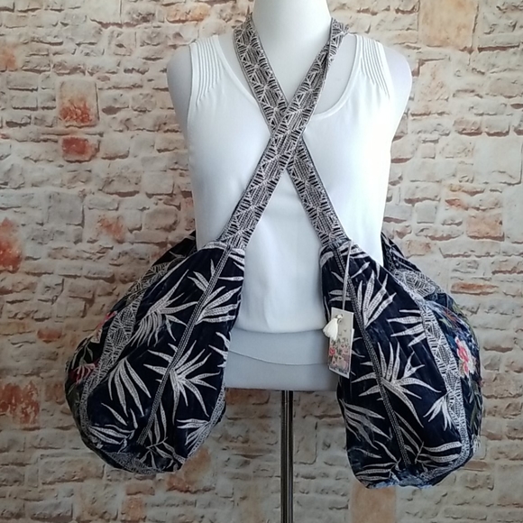 New Johnny Was Kasumi Embroidered Velvet Tote Bag - Picture 14 of 14